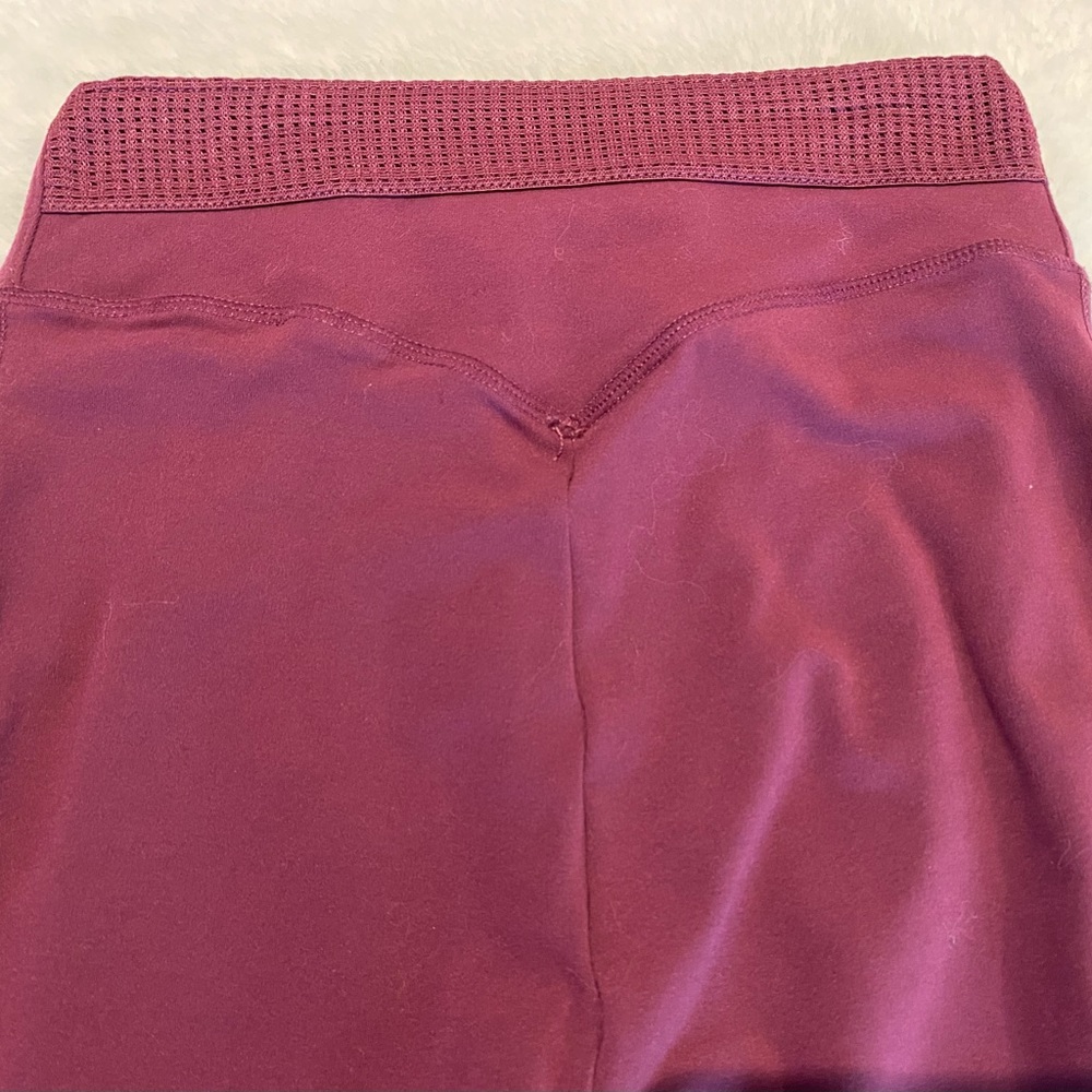Gymshark Geo Mesh Leggings--Size SMALL- Wine - Picture 6 of 6